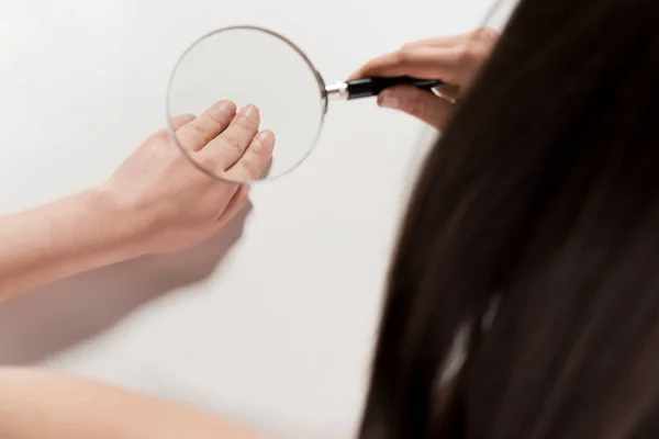 Kvinna Tillämpa Makeup Spegel Bakgrund — Stockfoto