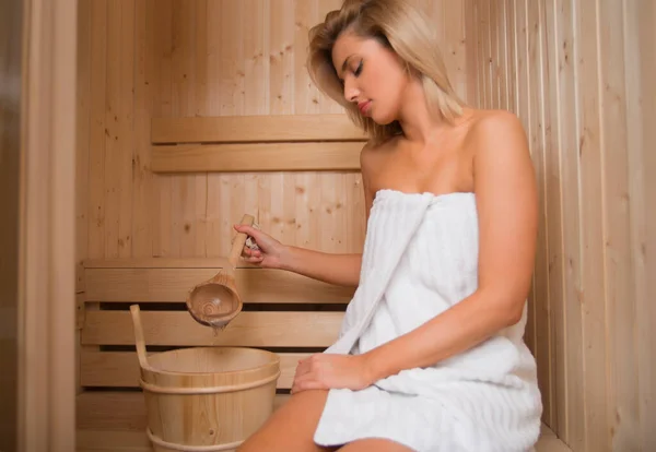 Schöne Junge Frau Einer Sauna — Stockfoto