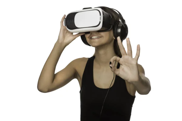 Mulher Com Fone Ouvido Óculos Realidade Virtual Isolados Fundo Branco — Fotografia de Stock