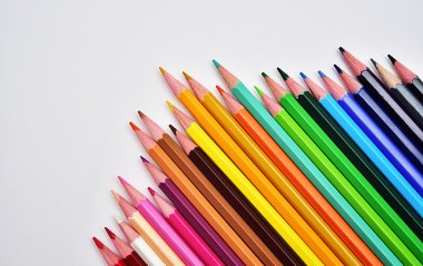 Gerçekçi renkli renkli kalem veya boya kalemi set