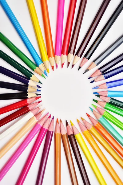 현실적인 다채로운 색깔 연필 이나 크레용 원에 줄의 세트 — 스톡 사진