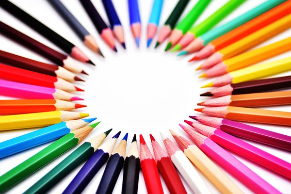 현실적인 다채로운 색깔 연필 이나 크레용 원에 줄의 세트 — 스톡 사진
