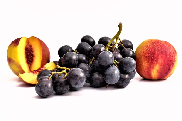 Buah anggur dan buah persik. Nectarines . — Stok Foto