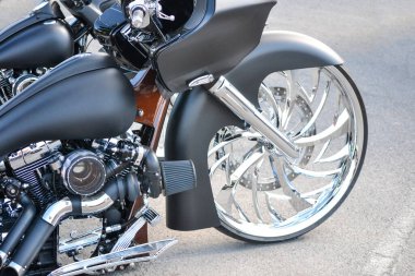 Motosikletlerin bir kısmı natürmort..