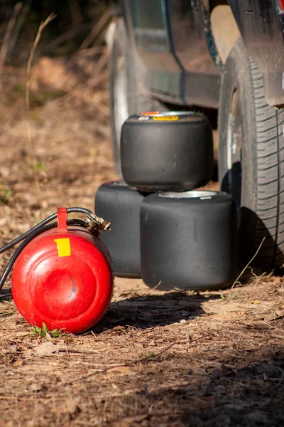 Lastikler go kart 'a konmayı bekliyor..