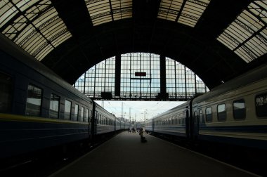 Versite qurğu peron.