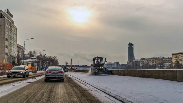 Straßenreinigung Der Stadt Mit Dem Traktor — Stockfoto