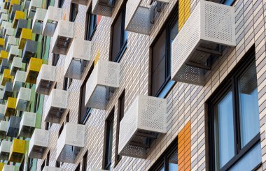 Şehirde klimalı evler inşa ediliyor.