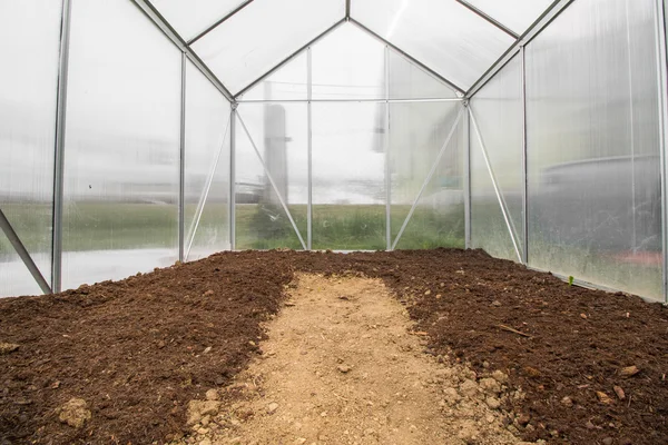 Bahar sebze P için bir boş küçük sera hazır içine görünüm