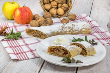ev yapımı elma strudel