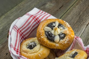 Badem, Lor ve Pl ile Çek Geleneksel Haşhaş Pie Detay