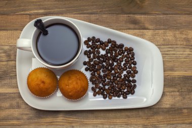 siyah kahve ve pasta kompozisyon