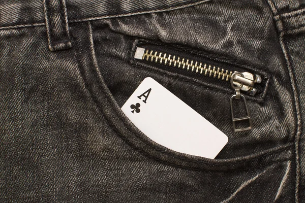 Cartão ace dentro bolso de jeans cinza com fecho de correr — Fotografia de Stock