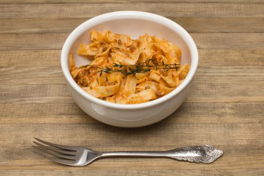 makarna fettuccine bolognese tabak