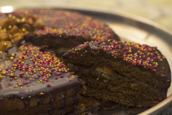 振りかけるとチョコレート ケーキ — ストック写真