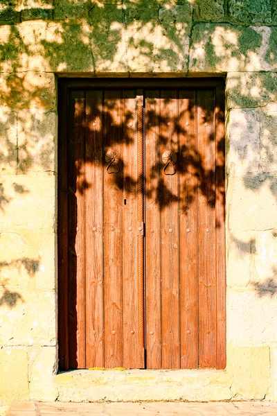 Hostical bina kapı ve pencere