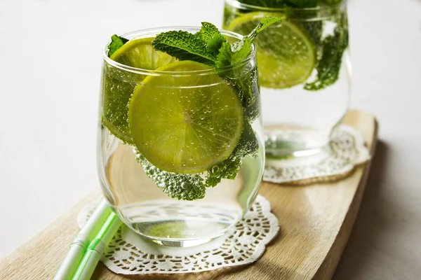 Fresh Organic Lemonade Lemon Mint Leaves Light Background Selective Focus — Stock Photo, Image