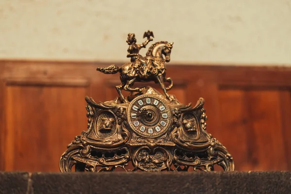 Ρολόι Ένα Παλιό Κάστρο Του 19Ου Αιώνα Αντίκα Εικόνα Αρχείου