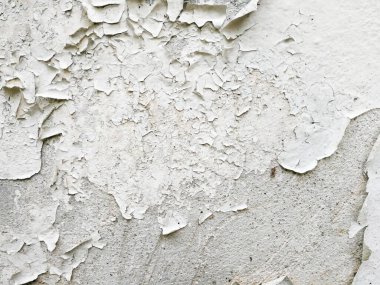 Duvar yüzeyindeki boyalar soyuluyor. Doku, desen, arka plan. Eski boya. Beton duvar boyayı çatlattı.,