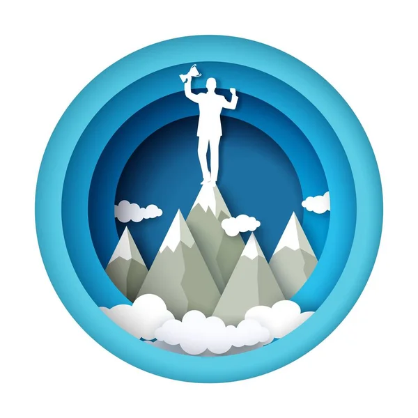Бизнесмен с трофейной наградой на вершине горы, векторная иллюстрация в стиле бумажного искусства. Успех бизнеса, лидерство. — стоковый вектор