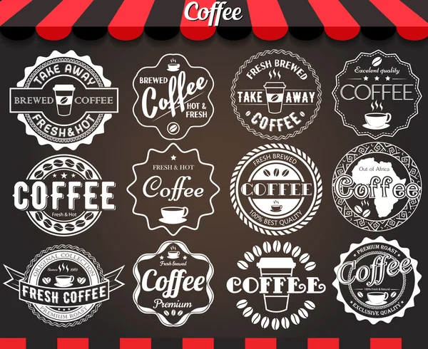 Witte set van ronde vintage retro koffie etiketten en badges op blackboard — Stockvector