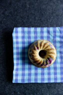 küçük ev yapımı tatlı pasta 