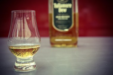 viski cam ve şişe