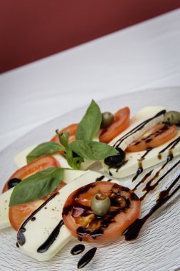 taze caprese salatası