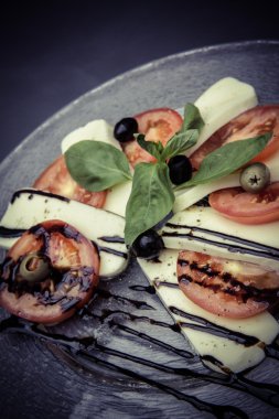 taze caprese salatası