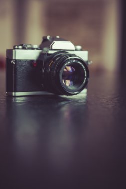 Analog tek objektifli refleks fotoğraf makinesi