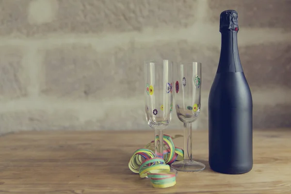 siyah şampanya şişesi