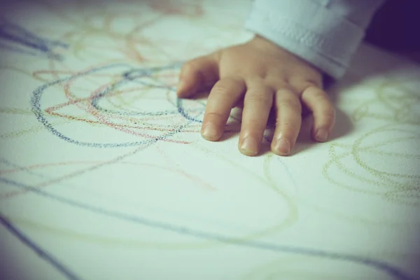 Детская живопись на детской площадке — стоковое фото