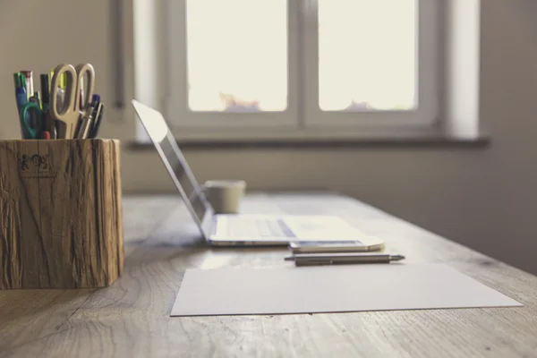 Neourban hipster office-bureaublad — Stockfoto