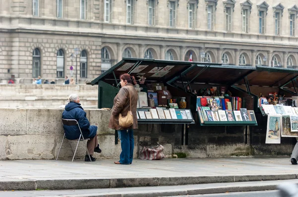 Bookstall, Париж — стоковое фото
