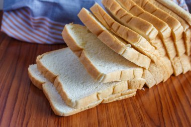 taze dilimlenmiş ekmek