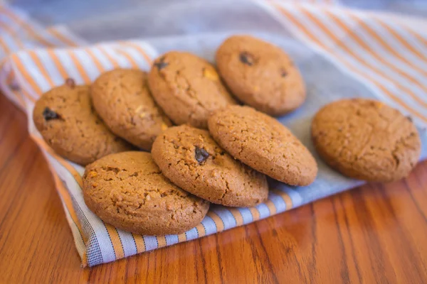 Biscoitos de chocolate em pano — Fotografia de Stock