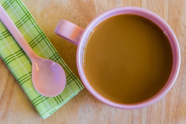 Café quente em xícara rosa — Fotografia de Stock