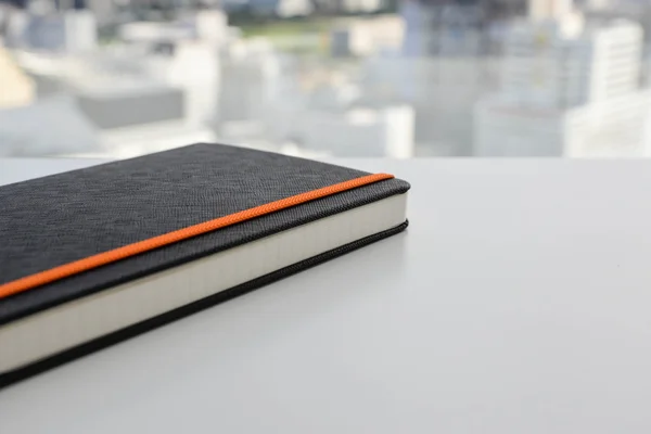Caderno na mesa branca — Fotografia de Stock