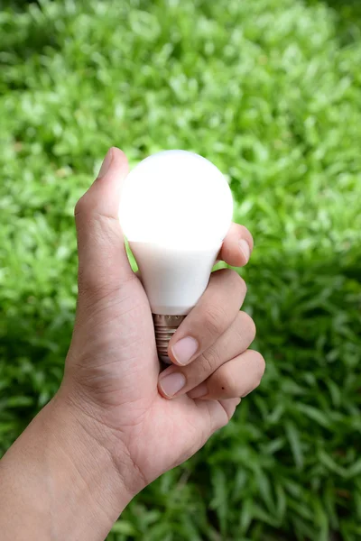 LED-Lampe - Energie in unserer Hand4 — Stockfoto