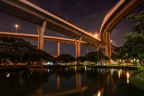 Luzes noturnas de ponte — Fotografia de Stock