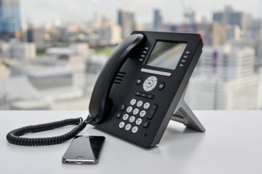 Ofis telefon ve cep telefonu