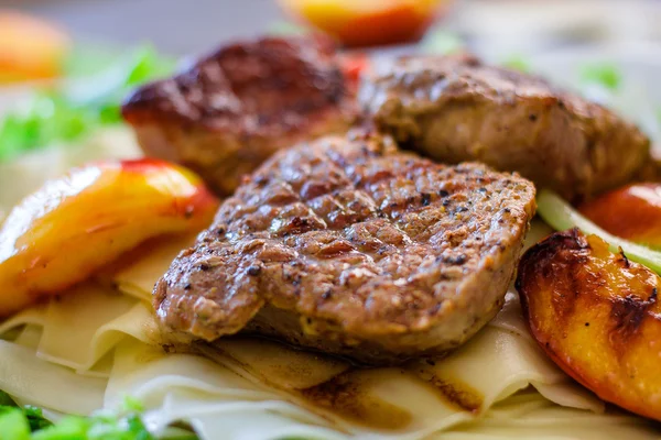 Domuz eti madalyon ezdim patates ile