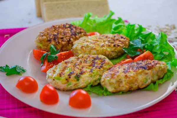 Chuletas vegetales recubiertas de avena Imagen de stock