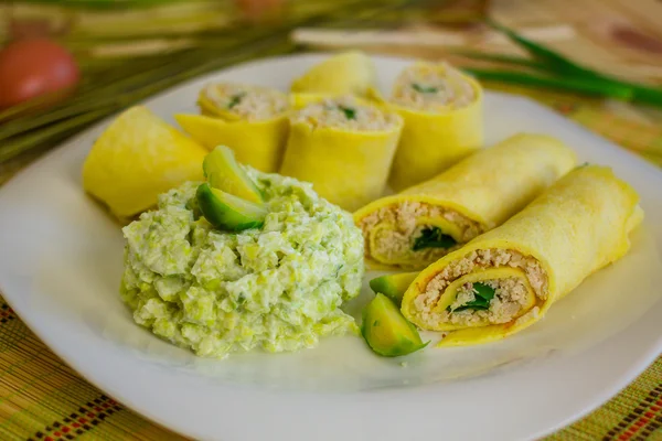 Türkiye'de ve püresi Brüksel lahanası ile rulo yumurta gözleme