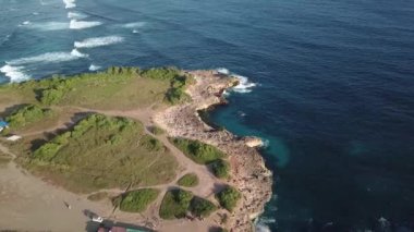 Tropikal uçurum ve deniz suları