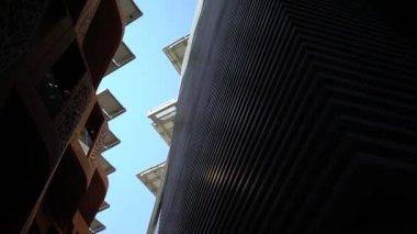 Çatılar ve gökyüzü