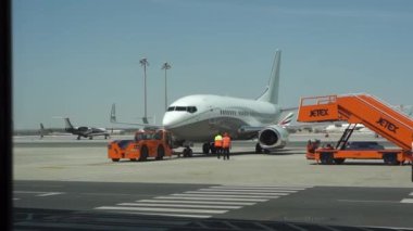 Havaalanında özel jet.