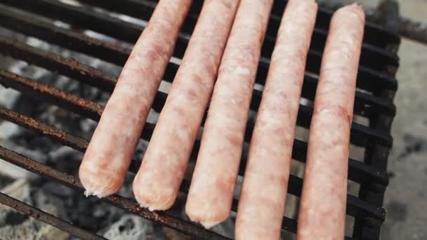 Cook fixes grill sausages — Stock Video