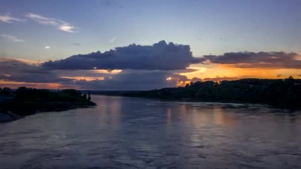 Puesta de sol en el río. Cronograma — Vídeo de stock