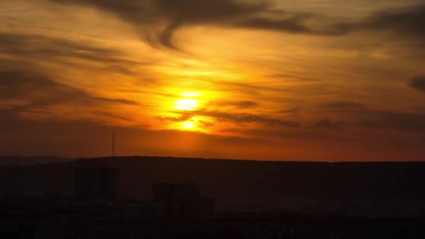 Zonsondergang aan de rivier. Timelapse — Stockvideo